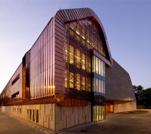 AZ ORSZÁGOS SZÉCHÉNYI KÖNYVTÁR ÚJ ARCHIVÁLIS TÁRA