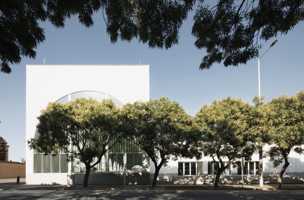 ÚJ PÉCSI VÁSÁRCSARNOK