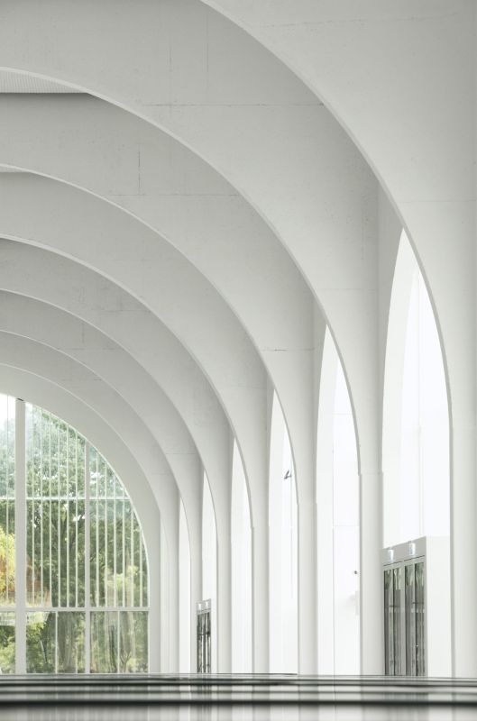 ÚJ PÉCSI VÁSÁRCSARNOK