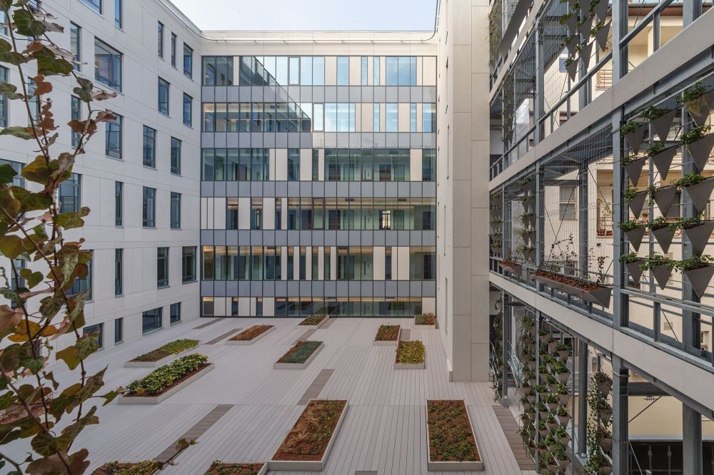 SZABAD GYÖRGY IRODAHÁZ