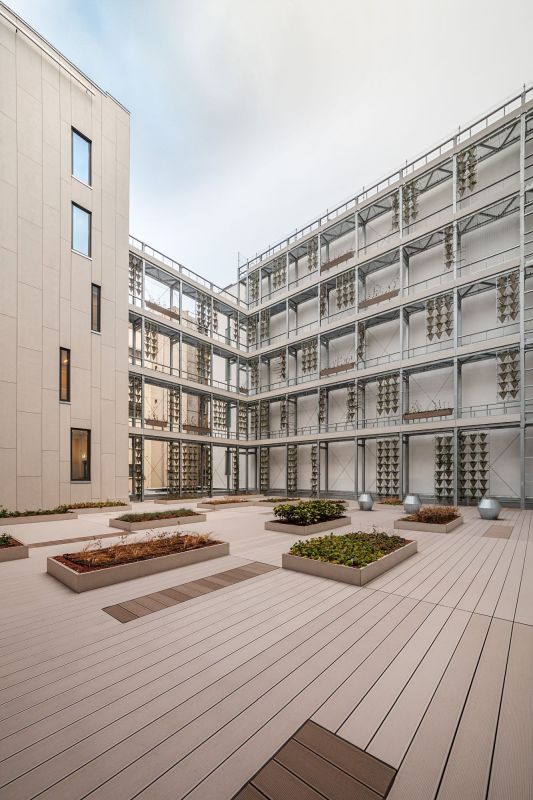 SZABAD GYÖRGY IRODAHÁZ